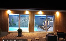 Chambre avec spa, piscine et sauna privatif
